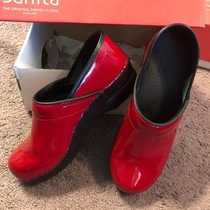 Sanita Clogs red